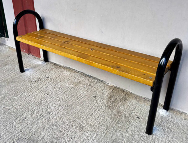 Παγκάκι Χωρίς Πλάτη με Κουρμπαριστά πλαινά