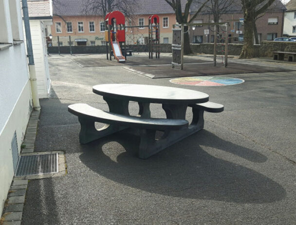 Τραπεζόπαγκος Τσιμεντένιος Οβάλ 8 ατόμων