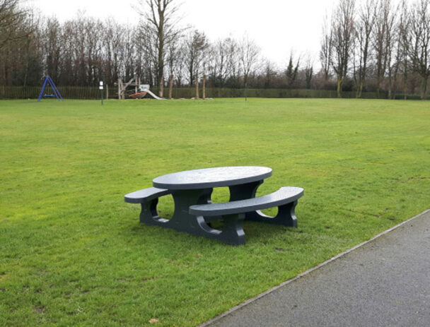 Τραπεζόπαγκος Τσιμεντένιος Οβάλ 8 ατόμων