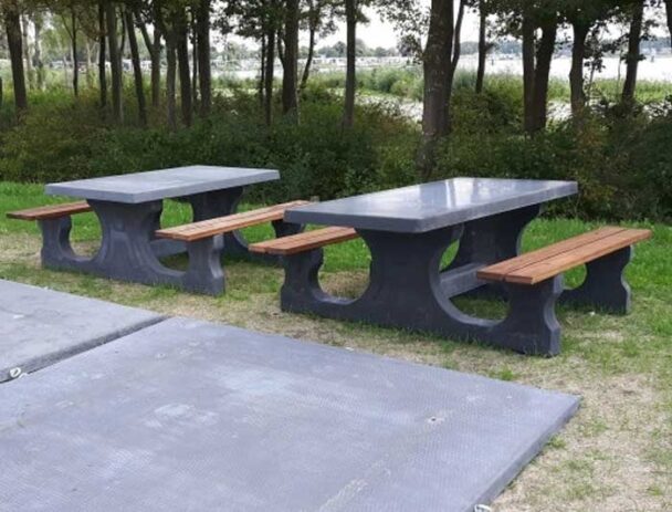 Τραπεζόπαγκος  Τσιμέντο-Μπαμπού 7 ατόμων & 1 θέσης Αναπηρικού Αμαξιδίου